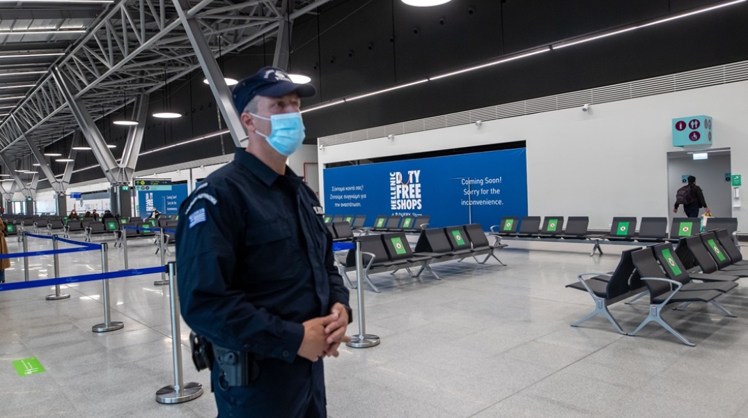 Αστυνομικός στο αεροδρόμιο «Μακεδονία»