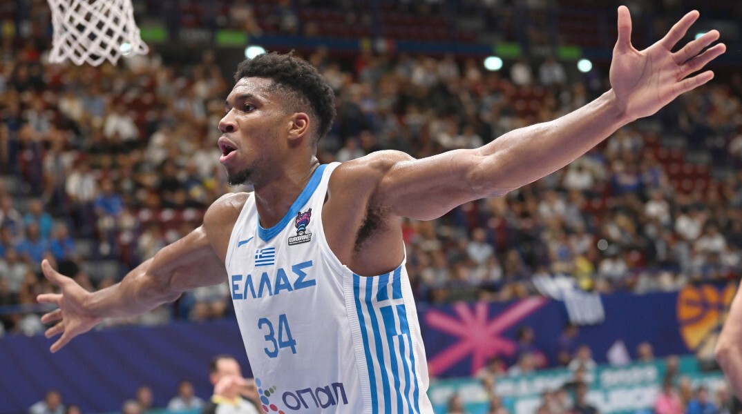 Ο Γιάννης Αντετοκούνμπο στο ματς της Εθνικής Ελλάδος με την Ουκρανία