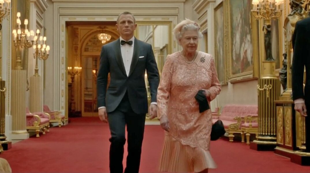 Το σποτ που γύρισε η Βασίλισσα Ελισάβετ με τον Ντάνιελ Κρεγκ ως James Bond για την τελετή έναρξης των Ολυμπιακών Αγώνων του Λονδίνου το 2012