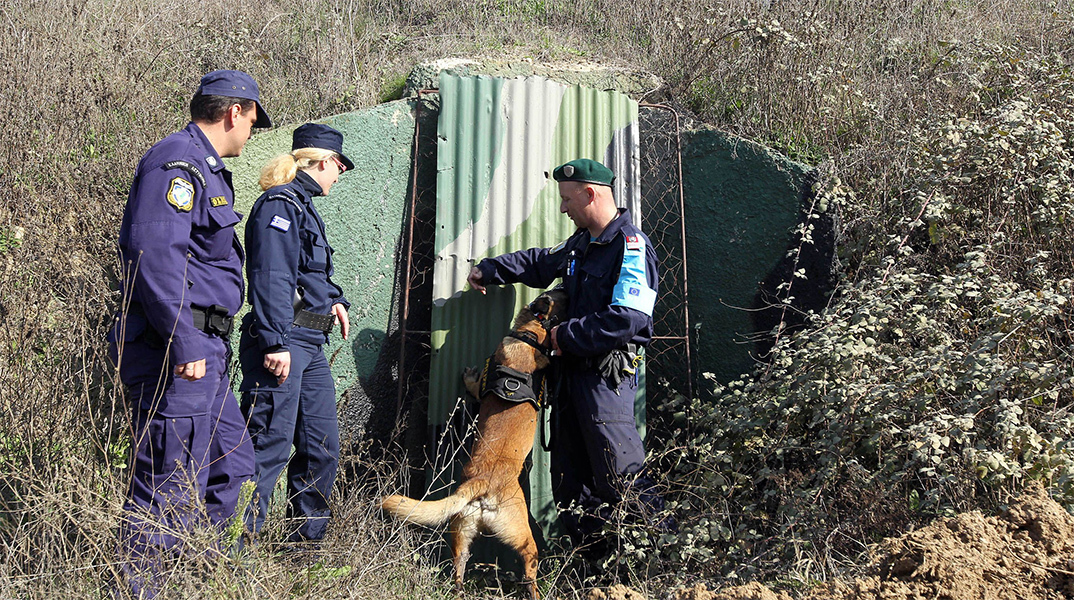 Περιπολία μελών της ΕΛ.ΑΣ. και της Frontex στον Έβρο