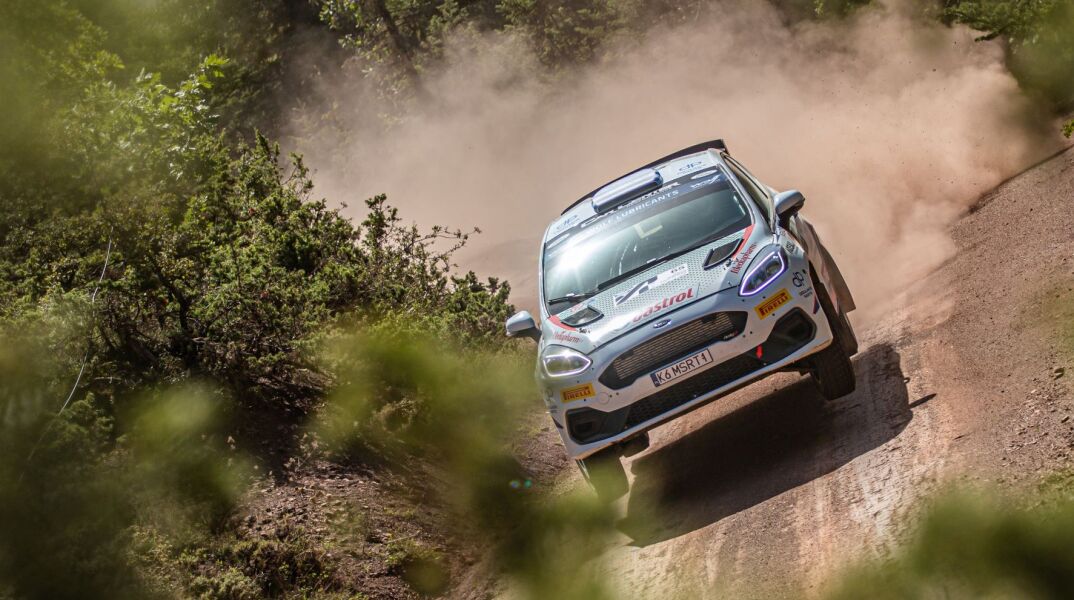 ΕΚΟ Ράλλυ Ακροπολις – Car Center: Καρανικόλας-Γιώργος Κακαβάς έφεραν το Ford Fiesta Rally3 στα χρώματα της Athens Voice, στη δεύτερη θέση της κατηγορίας τους WRC3 Open.