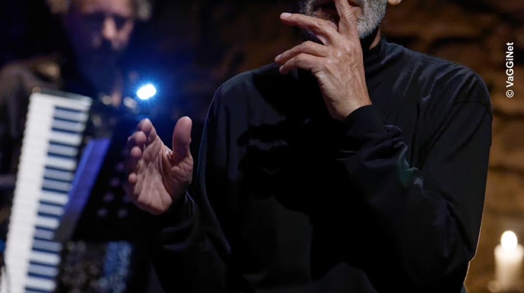 Νυν και αεί: Ο Σταύρος Ξαρχάκος στη Μονή Τοπλού