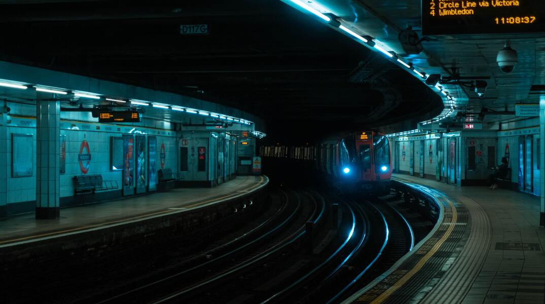 Μπλε φώτα στην πόλη