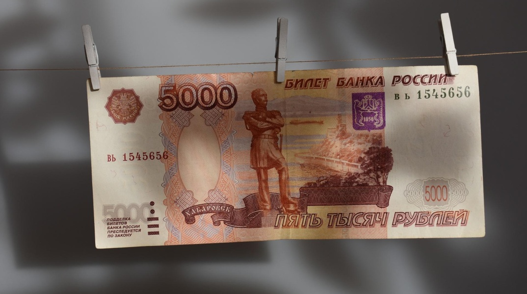 Ο Μάνος Βουλαρίνος γράφει για τον χρηματισμό κομμάτων και πολιτικών σε περισσότερες από 24 χώρες από το Κρεμλίνο σύμφωνα με τις αμερικανικές μυστικές υπηρεσίες.