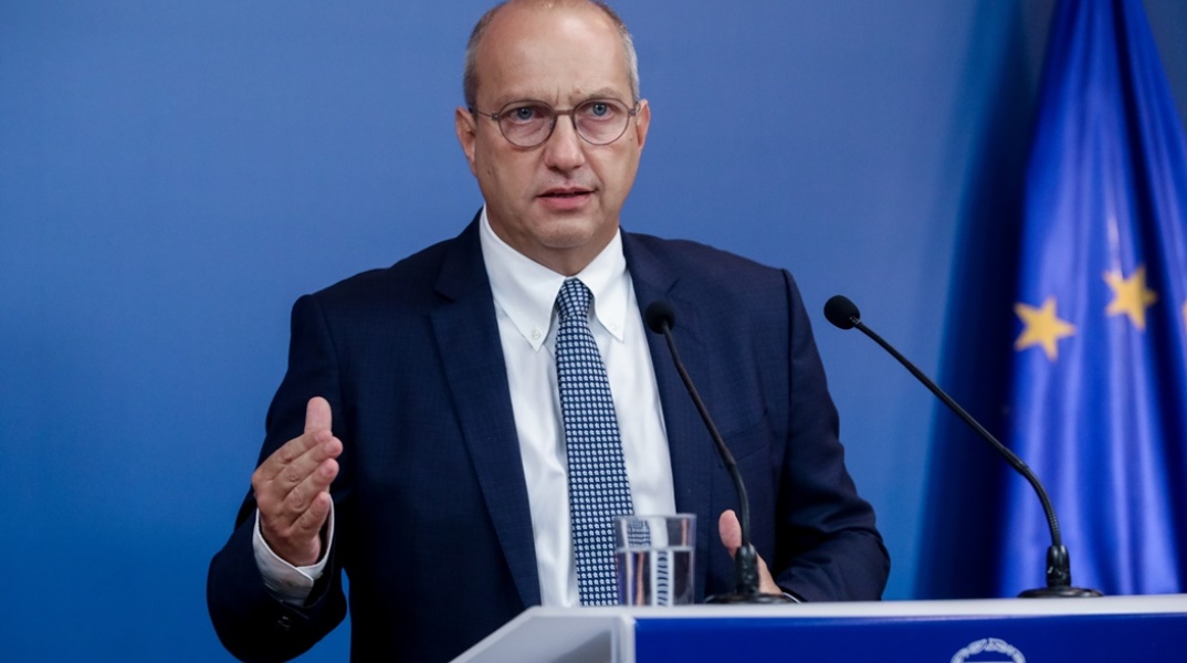 Ο κυβερνητικός εκπρόσωπος, Γιάννης Οικονόμου