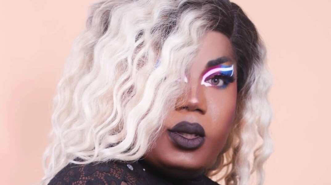 Πρόωρο τέλος επί σκηνής για την 25χρονη αμερικανίδα drag queen Valencia Prime, η οποία κατέρρευσε κατά τη διάρκεια περφόρμανς και κατέληξε λίγα λεπτά αργότερα. 