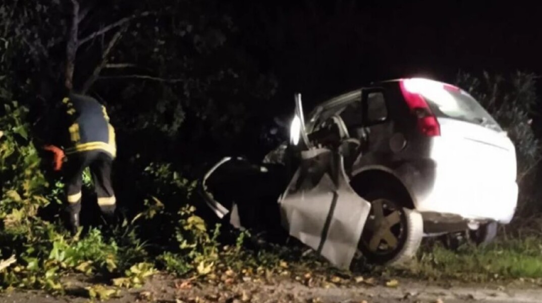 Εκτεταμένες ζημιές σε αυτοκίνητο στην Ημαθία μετά από τροχαίο