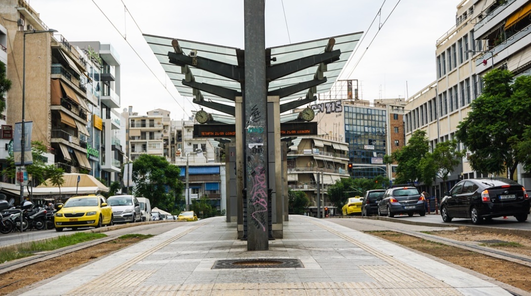 Απεργία στα Μέσα Μαζικής Μεταφοράς - Σταθμός τραμ χωρίς πολίτες να περιμένουν