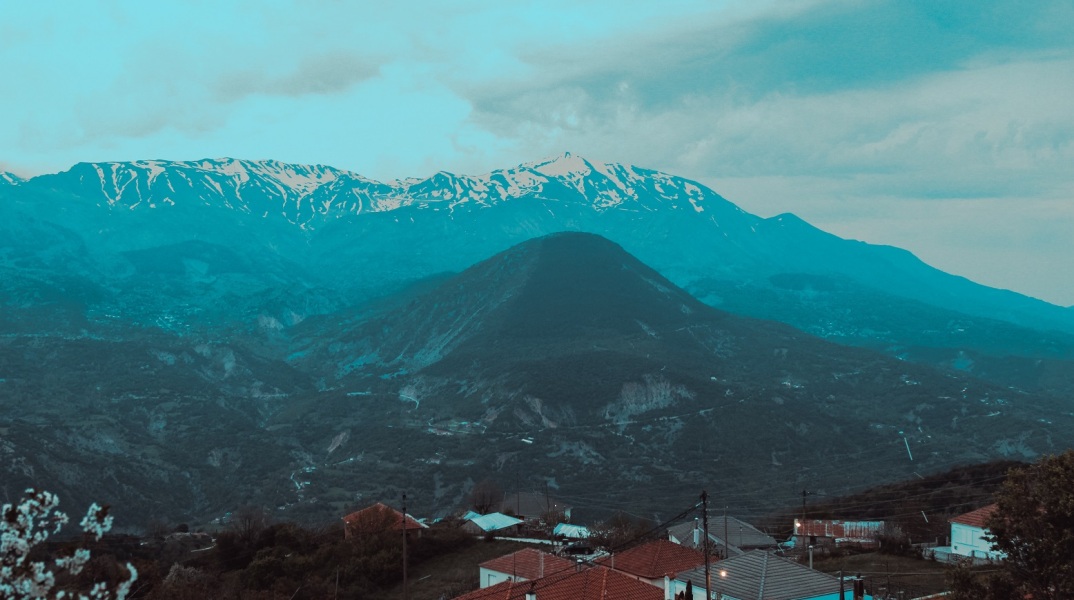 Ήπειρος: Ο χειμώνας ήρθε νωρίτερα στα ορεινά - Αισθητή πτώση θερμοκρασίας, άναψαν οι σόμπες και τα τζάκια. Πού σημειώθηκαν οι μεγαλύτερες καιρικές μεταβολές.  