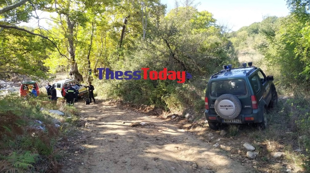 Οχήματα και διασώστες στην έρευνα για τον εντοπισμό του ηλικιωμένου στις Σέρρες