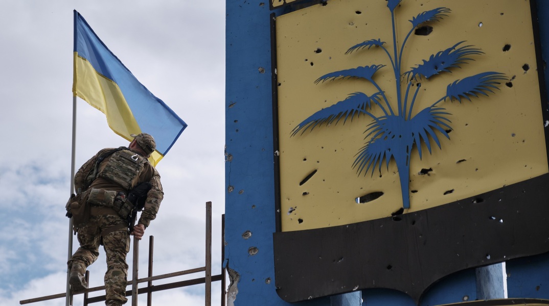 Νέες ανακαταλήψεις εδαφών στην ανατολική Ουκρανία ανακοινώνει το Κίεβο, την πρώτη μέρα των δημοψηφισμάτων που διοργανώνει η Μόσχα.