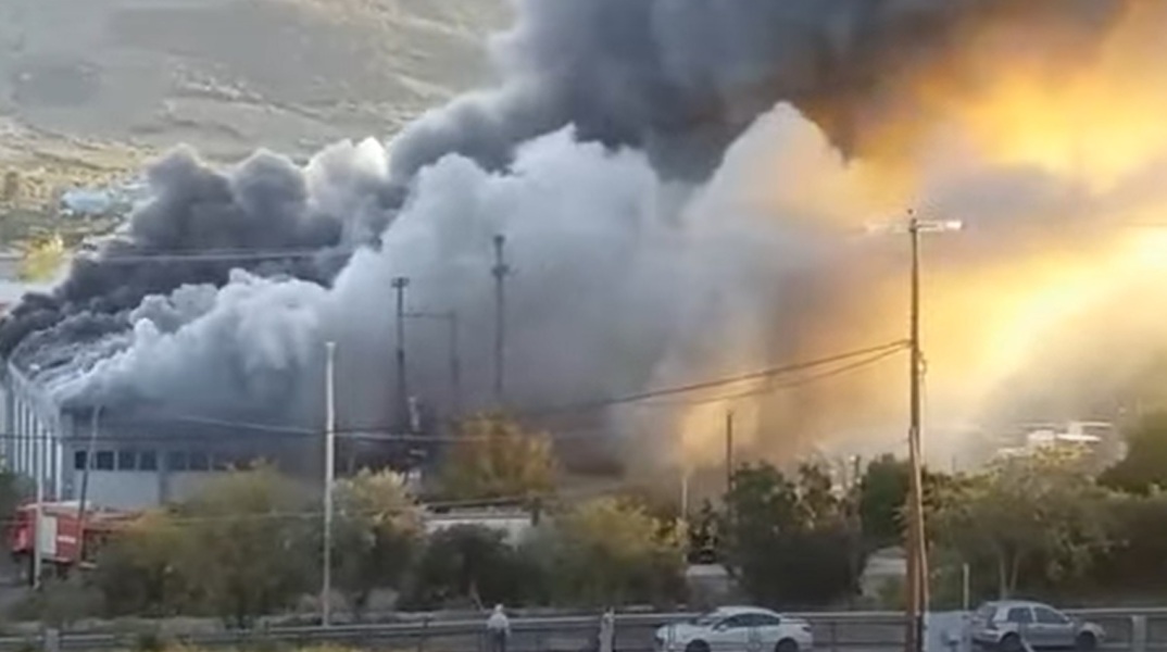 Στις φλόγες τυλίχθηκε το απόγευμα του Σαββάτου κλειστό εργοστάσιο στην Α’ Βιομηχανική Περιοχή του Βόλου – Ισχυρές δυνάμεις της Πυροσβεστικής έχουν κινητοποιηθεί.