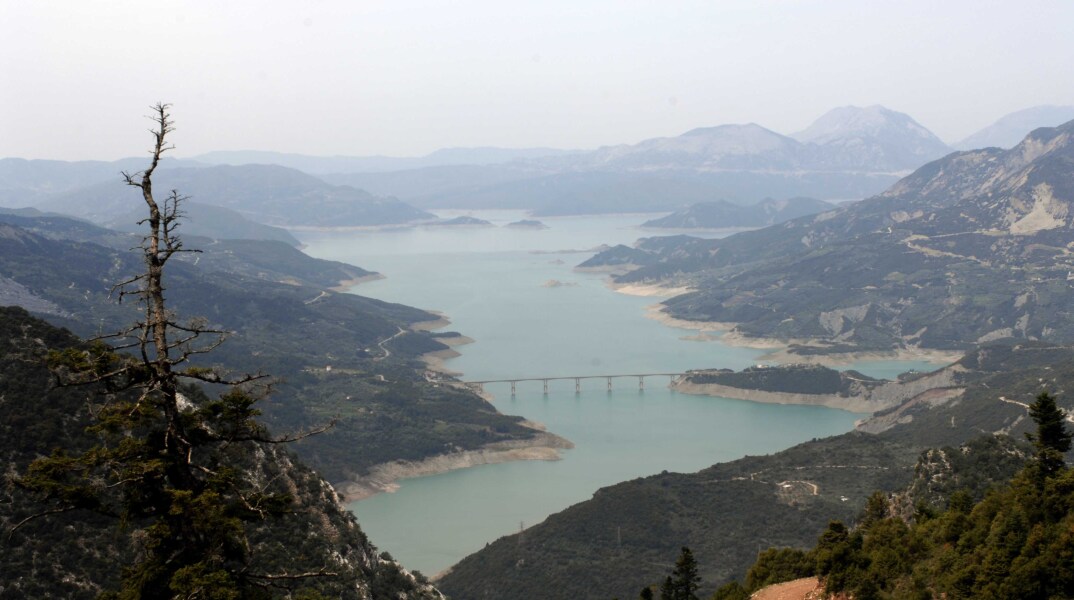 Ευρυτανία: Για τέταρτη ημέρα συνεχίζονται οι έρευνες για τον εντοπισμό της 48χρονης γυναίκας που αγνοείται από το απόγευμα της Πέμπτης.