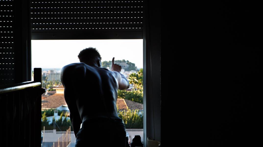 Κοζάνη: Γυμνός άνδρας περιφερόταν ανενόχλητος στο κέντρο της πόλης - Χρειάστηκε η επέμβαση της ομάδας ΔΙΑΣ για να απομακρυνθεί.