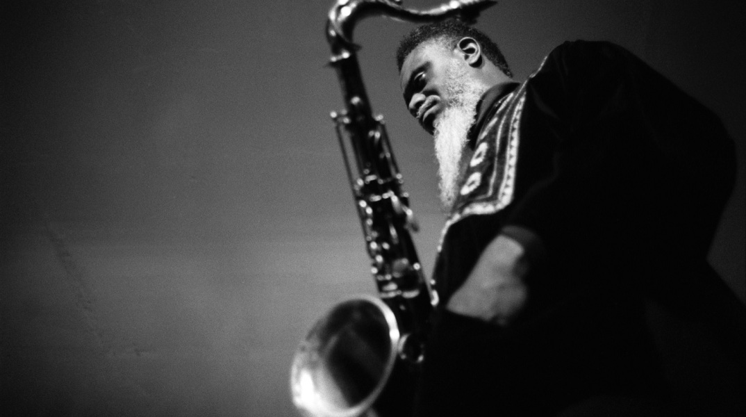 Pharoah Sanders: Η ζωή, το μουσικό έργο και οι μεγάλες συνεργασίας του σαξοφωνίστα της jazz που πέθανε σε ηλικία 81 ετών.