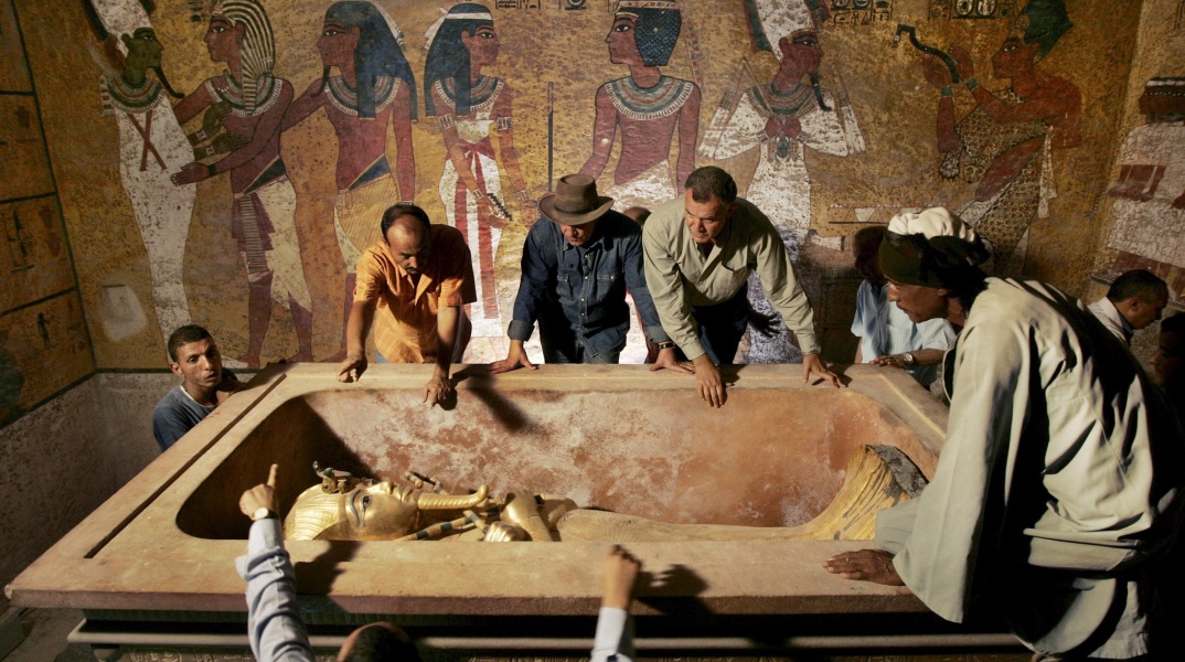 Τουταγχαμών: Βρετανός Αιγυπτιολόγος επικαλείται στοιχεία που ενισχύουν τις θεωρίες για σύνδεση των ταφικών θαλάμων του φαραώ και της βασίλισσας Νεφερτίτης. 