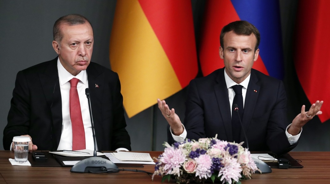 Ο Τούρκος πρόεδρος, Ρετζέπ Ταγίπ Ερντογάν, με τον Γάλλο πρόεδρο, Εμανουέλ Μακρόν