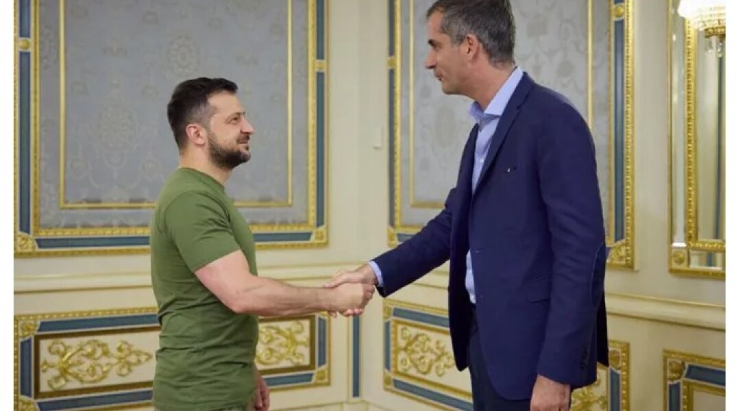 O πρόεδρος της Ουκρανίας, Βολοντίμιρ Ζελένσκι, με τον δήμαρχο Αθηναίων, Κώστα Μπακογιάννη