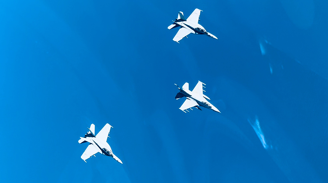 Συνεκπαίδευση Μαχητικών Αεροσκαφών της Πολεμικής Αεροπορίας με το Αεροπλανοφόρο USS HARRY S. TRUMAN των ΗΠΑ, στην ευρύτερη περιοχή δυτικά της Πελοποννήσου 