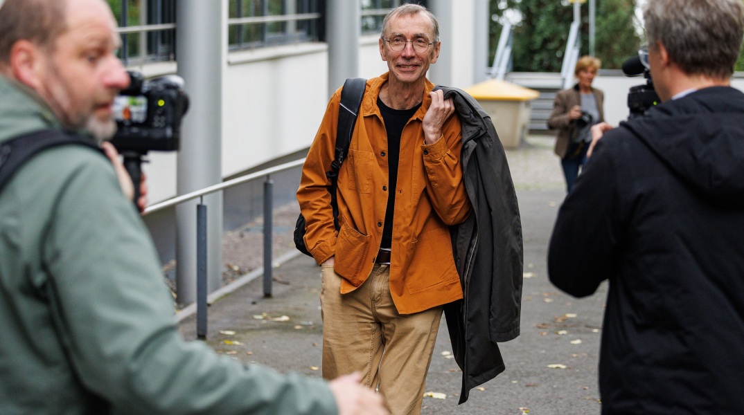 «Ο άνθρωπος του Νεάντερταλ: Ιχνηλατώντας τα γονίδια μιας χαμένης μορφής ανθρώπου»: Το βιβλίο του Σβάντε Πάαμπο, που τιμήθηκε με το Νόμπελ Ιατρικής 2022.