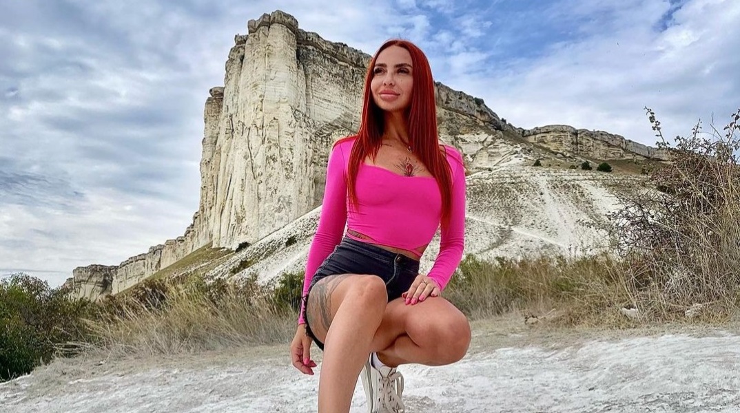 Όλγα Βαλέγιεβα: Η Ρωσία επέβαλε πρόστιμο στη Μις Κριμαία 2022 - Τραγούδησε το «Τσέρνοβα Καλίνα», ύμνο της ουκρανικής αντίστασης.