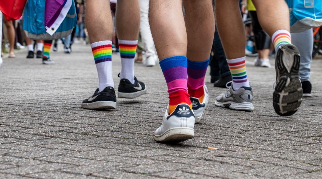 Την τρανσφοβική συμπεριφορά τόσο των εκπαιδευτικών όσο και του υποδιευθυντή σε δημόσιο Ι.Ε.Κ. στο Αιγάλεω καταγγέλλει το Σωματείο Υποστήριξης Διεμφυλικών. 