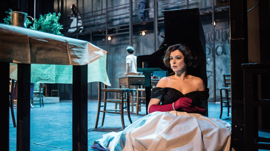 Η Στέλλα με τα κόκκινα γάντια στο θέατρο Τέχνης