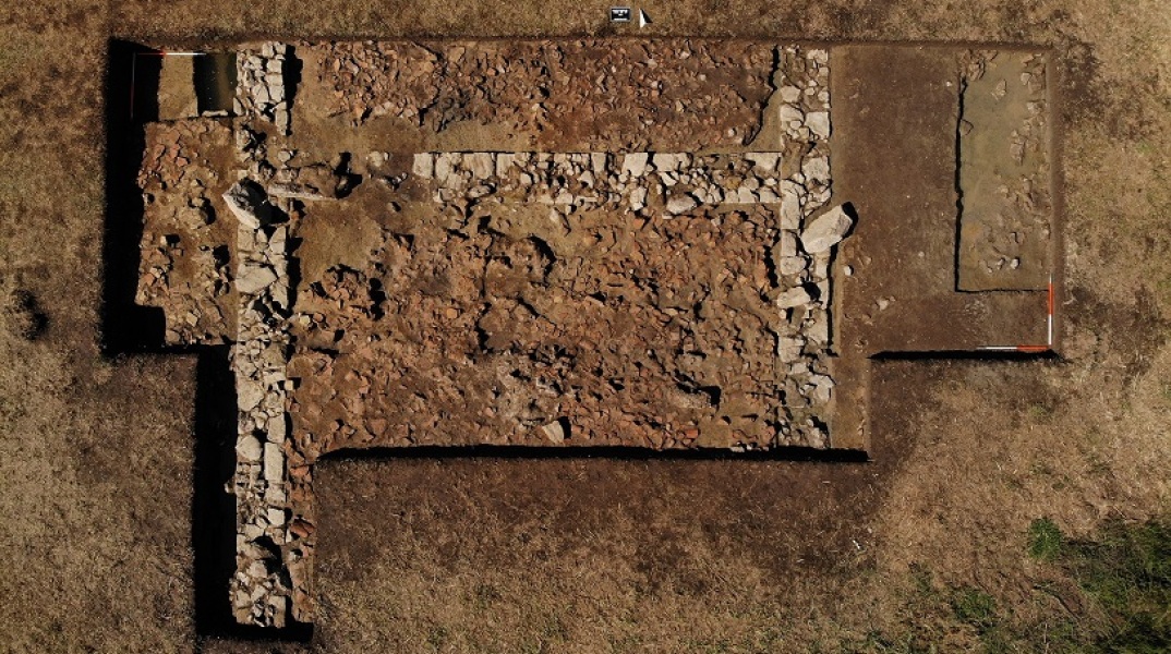 Αρχαίο ναόσχημο κτίριο που εντοπίστηκε στο Κλειδί Σαμικού Ηλείας αποδίδεται στο ιερό του Ποσειδώνα – Τι αποκαλύπτει για την περιοχή η ανασκαφική έρευνα.