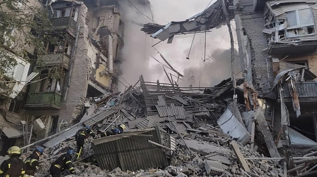 Κατεστραμμένο σπίτι μετά από βομβαρδισμό στη Ζαπορίζια