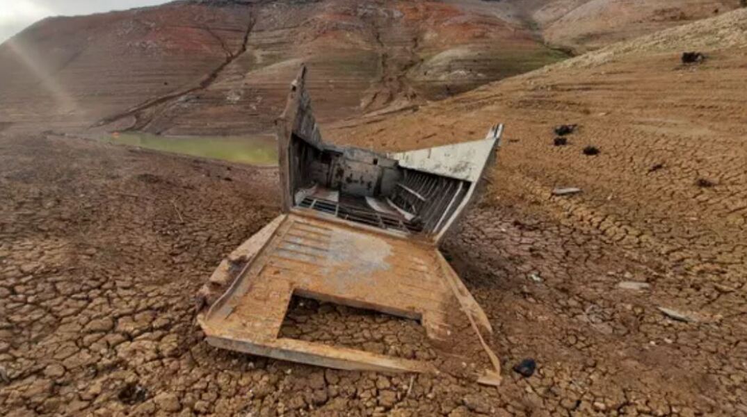 Το «Ghost Boat» αναδύθηκε από το βυθό της λίμνης Σάστα