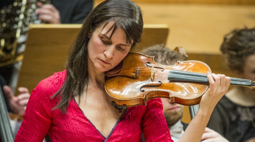 H Viktoria Mullova έρχεται στο Μέγαρο Μουσικής Αθηνών