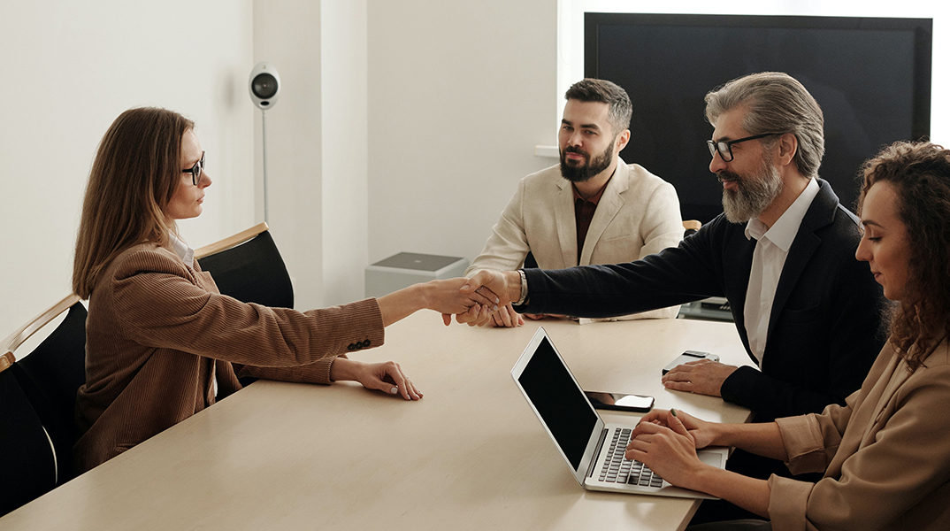 Podcast Business & Marketing Tips - Θέμης Σαρανταένας | 3 απαγορευμένες εκφράσεις