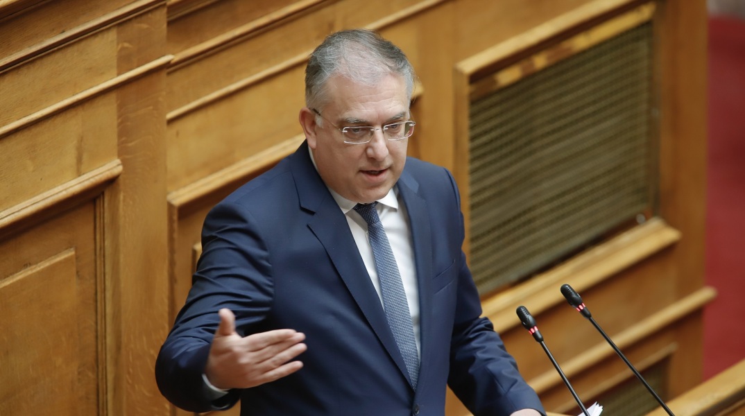 Κολωνός - βιασμός 12χρονης: Ο υπουργός Προστασίας του Πολίτη Τάκης Θεοδωρικάκος κατηγορεί τον ΣΥΡΙΖΑ πως κατασκευάζει ψέματα για κομματικά οφέλη.
