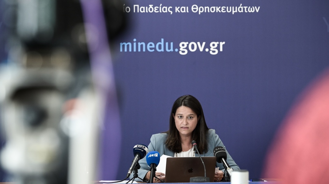 Αλλάζει το καθεστώς των συνδικαλιστικών αδειών η Νίκη Κεραμέως - Έως τώρα χορηγούνταν πλήρης, με αποδοχές απαλλαγή από τα διδακτικά καθήκοντα.