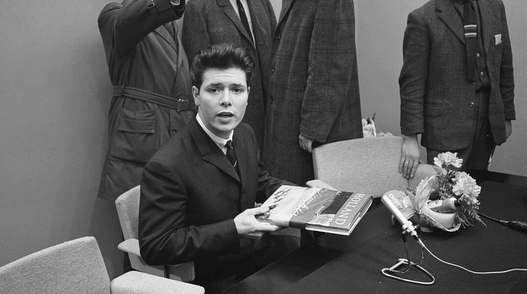 The Shadows - Apache: Το τραγούδι της ημέρας, Παρασκευή 14 Οκτωβρίου 2022, από τον Athens Voice 102.5