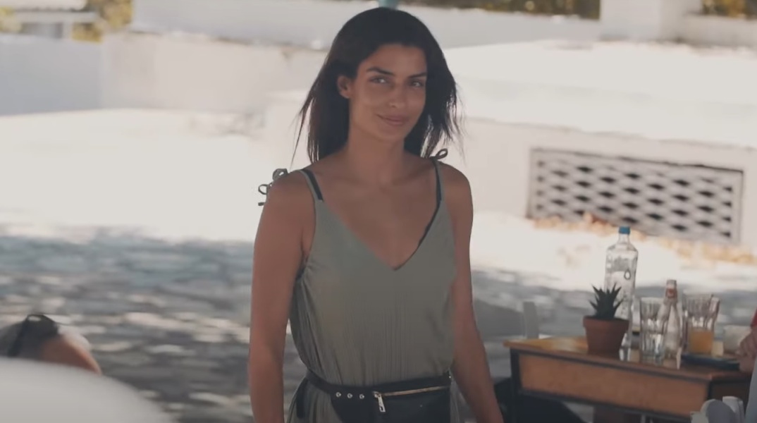 Σε ένα νέο βίντεο με στόχο την τουριστική προβολή της Τήνου στην Ελλάδα και το εξωτερικό πρωταγωνιστεί η γνωστή ηθοποιός Τόνια Σωτηροπούλου. 