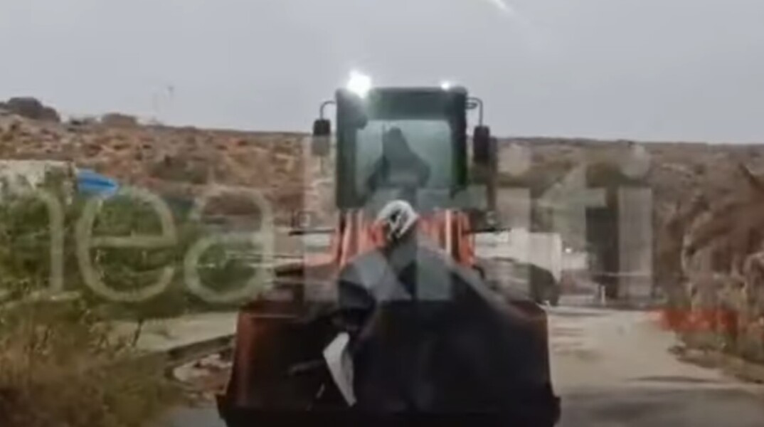 Διάσωση με μπουλντόζα στην  Κρήτη