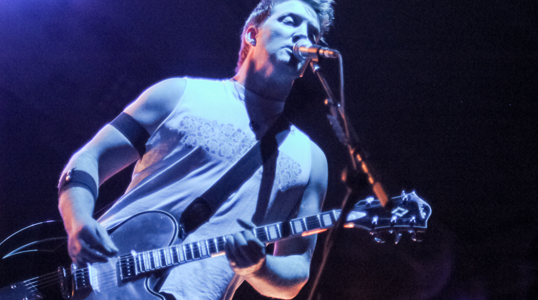 Η συναυλία των Queens Of The Stone Age στην Αθήνα, τον Ιούνιο του 2005, μέσα από σπάνιες εικόνες του Χρήστου Κισατζεκιάν