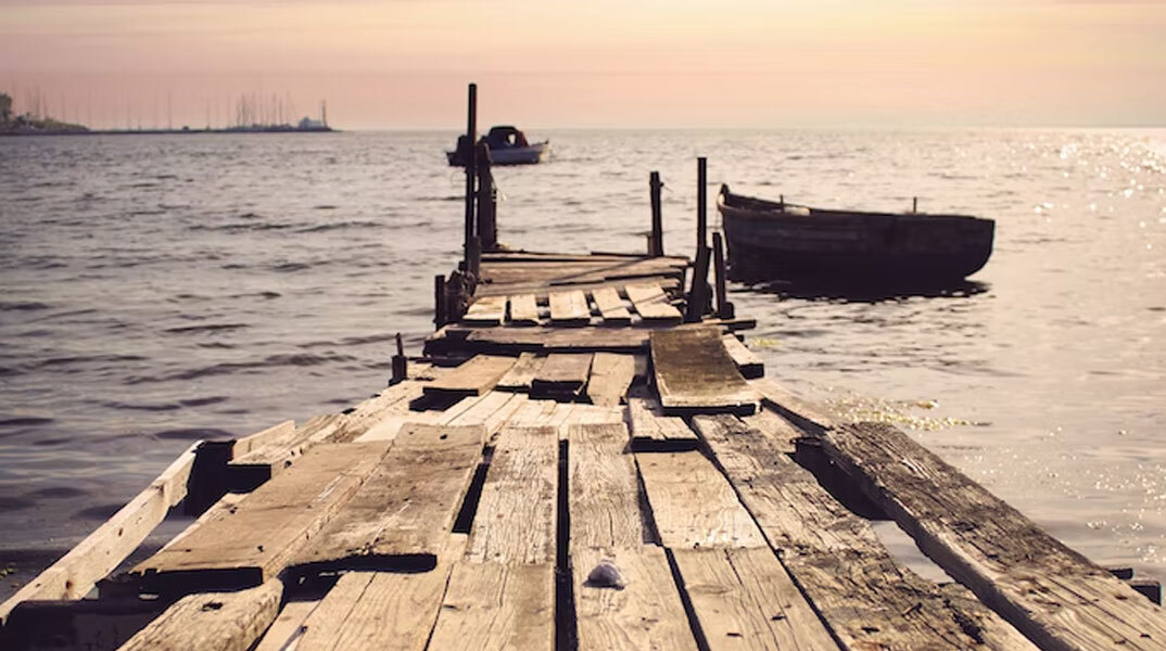 Βάρκα μακριά από την προκυμαία