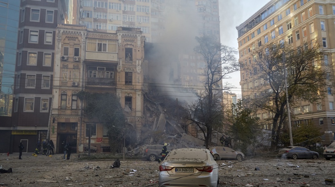 Καταστροφές μετά από βομβαρδισμούς στο Κίεβο