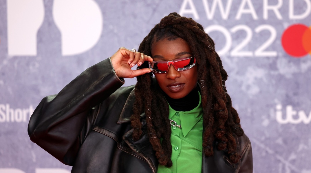 Little Simz: Η 28χρονη Βρετανίδα ράπερ και ηθοποιός κέρδισε το βραβείο Mercury 2022, για το τέταρτο άλμπουμ της, «Sometimes I Might Be Introvert». 