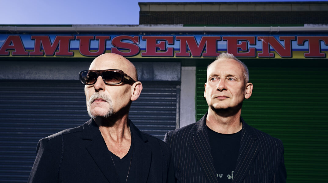 Dirty Rat: Δείτε το βιντεοκλίπ από τη συνεργασία των Orbital με τους Sleaford Mods.