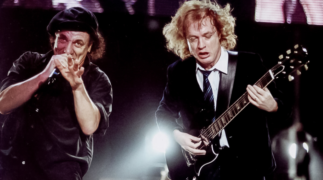 Ο τραγουδιστής των AC/DC, Brian Johnson, κυκλοφορεί την αυτοβιογραφία του «The Lives Of Brian» - Ο Χρήστος Κισατζεκιάν θυμάται την ιστορική συναυλία στο γήπεδο Wembley το 2000