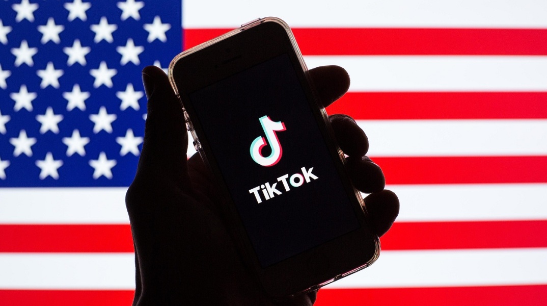 ΗΠΑ: Αυξάνεται ο αριθμός των ανθρώπων που ενημερώνονται από το TikTok - Η πολιτική διαμάχη, το νεανικό κοινό και οι φόβοι για το πώς χρησιμοποιούνται τα δεδομένα των χρηστών