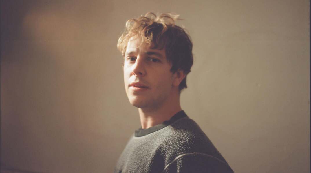 Tom Odell – Smiling All The Way Back Home: Tο τραγούδι της ημέρας, Κυριακή 23 Οκτωβρίου 2022, από τον Athens Voice 102.5