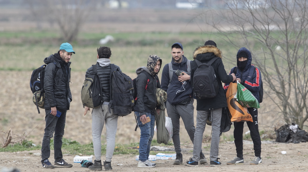 Σύροι πρόσφυγες στα σύνορα της Τουρκίας