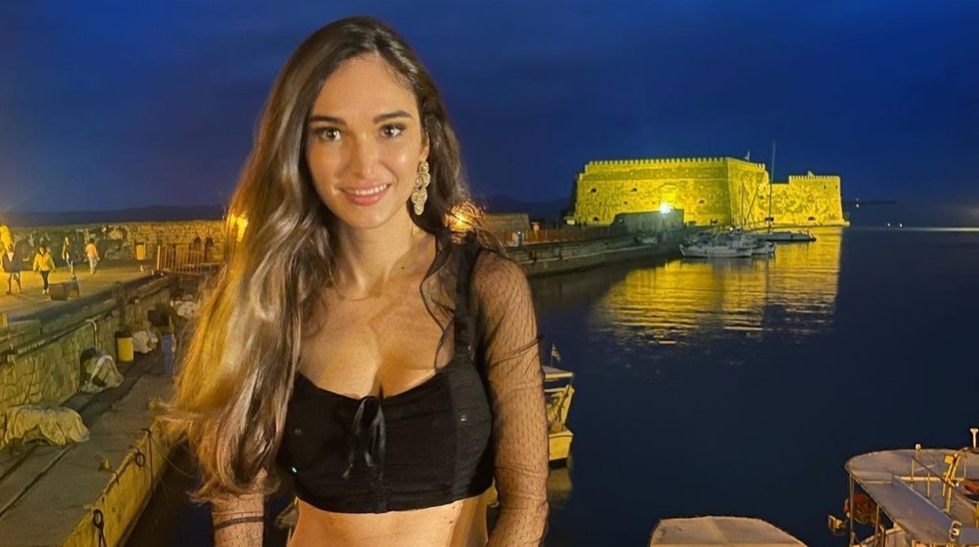 Το μοντέλο Ελίζαμπεθ Μπερτ από τις ΗΠΑ έπεσε από τα σύννεφα διαπιστώνοντας πόσους Έλληνες έχει στην Κρήτη – Γκάφα ή τρολάρισμα;, διερωτώνται τα social media.