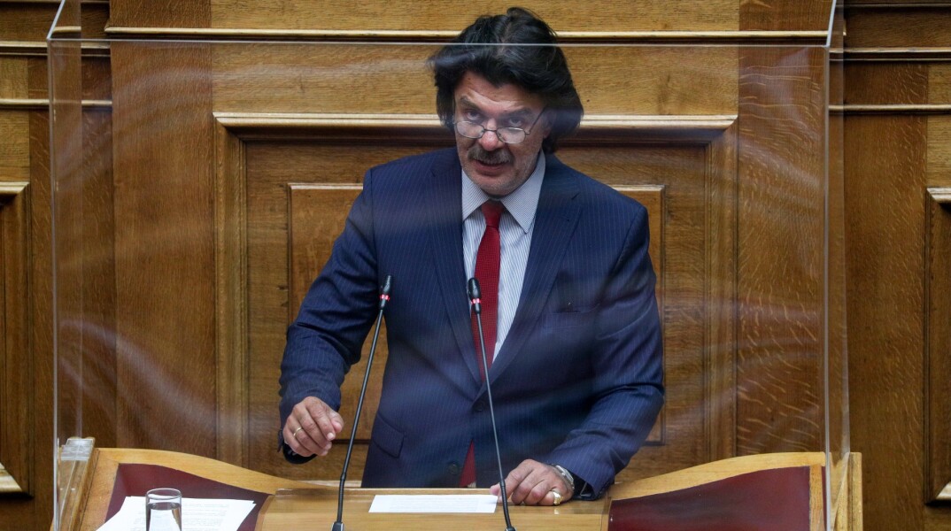 ΣΥΡΙΖΑ: Αίτημα σύγκλησης της επιτροπής πόθεν έσχες για τον Ανδρέα Πάτση - Πώς σχολίασε τη διαγραφή το ΠΑΣΟΚ - Διατηρεί τη βουλευτική έδρα του ως ανεξάρτητος. 