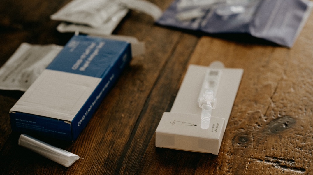 Κρούσματα κορωνοϊού στην Ελλάδα, θάνατοι και διασωληνωμένοι στις ΜΕΘ - Η ανακοίνωση του ΕΟΔΥ για την εβδομάδα 17-23 Οκτωβρίου 2022.