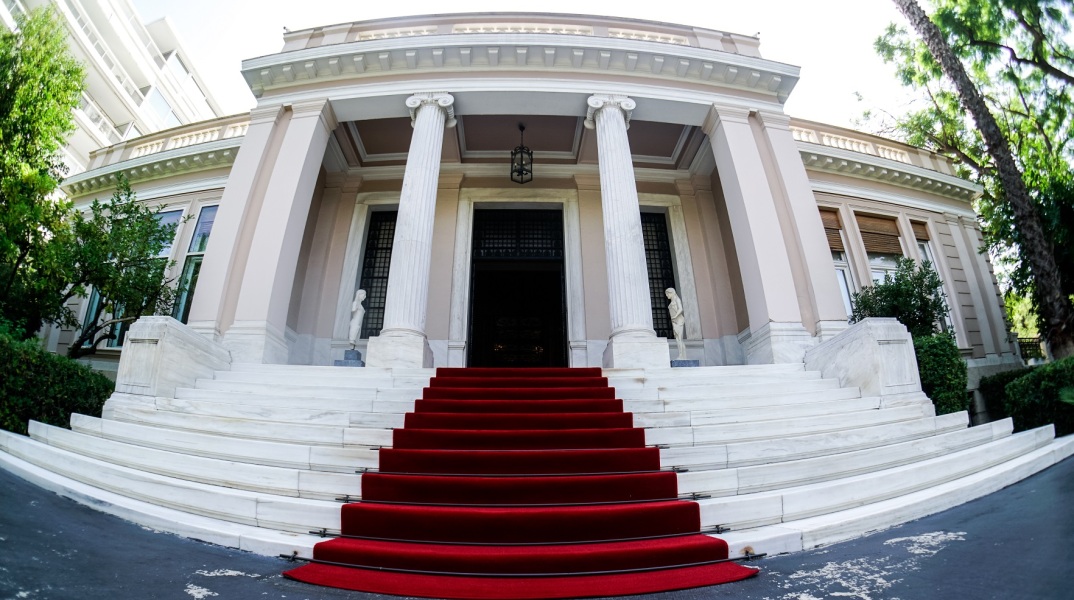 Υπό τον πρωθυπουργό Κυριάκο Μητσοτάκη συνεδριάζει αύριο Τετάρτη στις 12:00 το υπουργικό συμβούλιο – Ποια θέματα θα απασχολήσουν τα μέλη της κυβέρνησης.